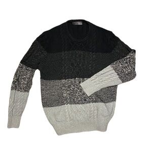 GIORDANO Long Sleeve Gray and Black Sweater‎ Size Medium